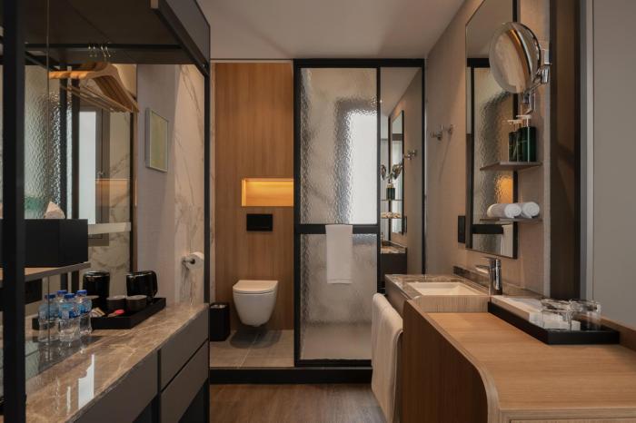 claude hotel