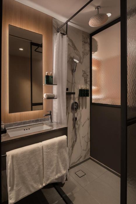 claude hotel