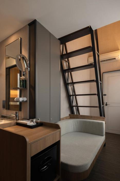 claude hotel