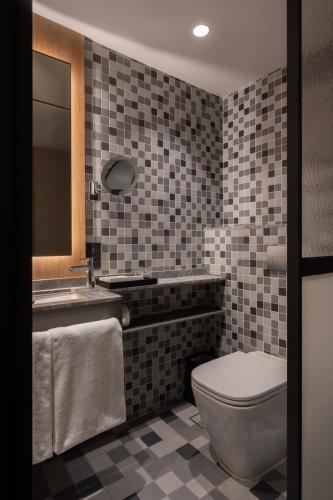 claude hotel