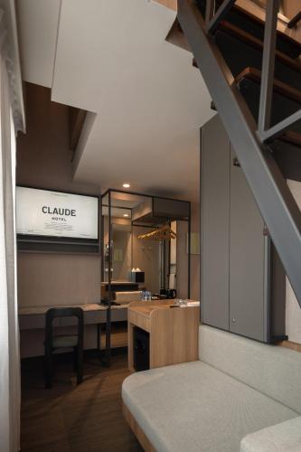 claude hotel