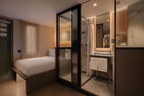 claude hotel