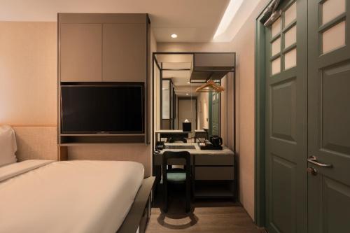 claude hotel