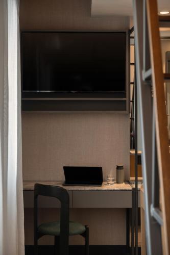 claude hotel