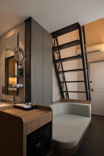 claude hotel