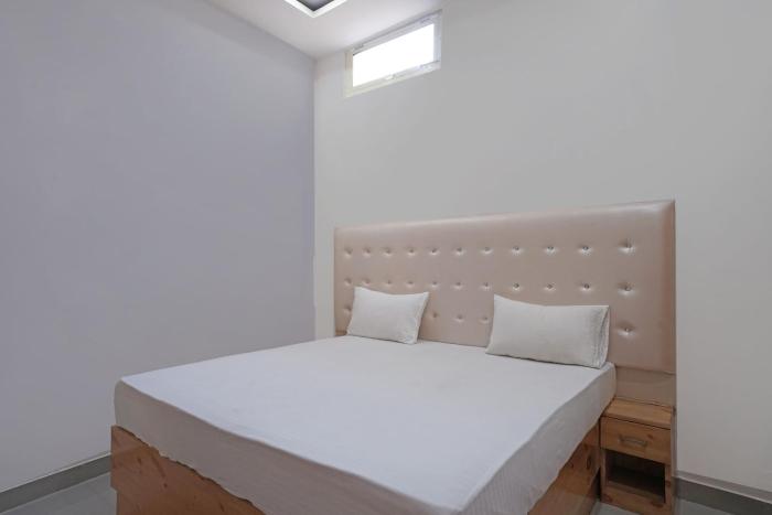 hotel o aditya residency uk04