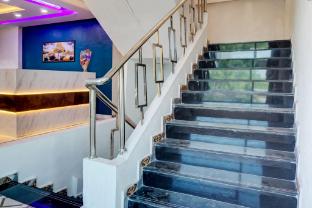 Oyo Hotel Royal Inn,,4 star