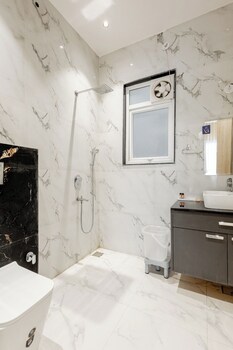 lime tree bnb pari chowk