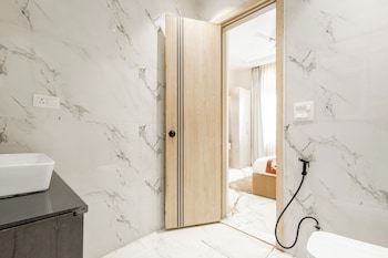 lime tree bnb pari chowk