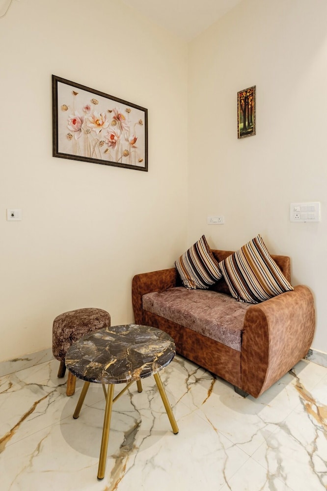 lime tree bnb pari chowk