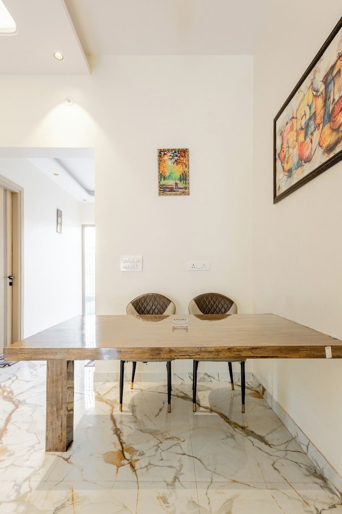 lime tree bnb pari chowk