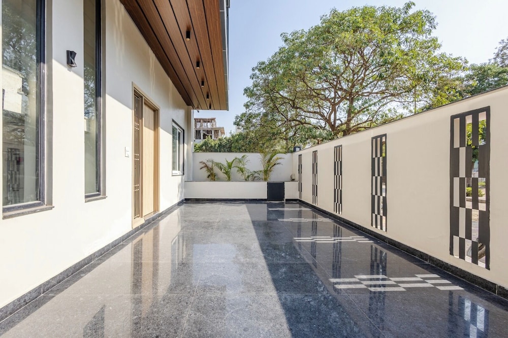 lime tree bnb pari chowk