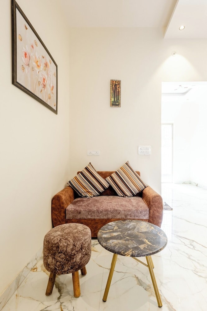 lime tree bnb pari chowk