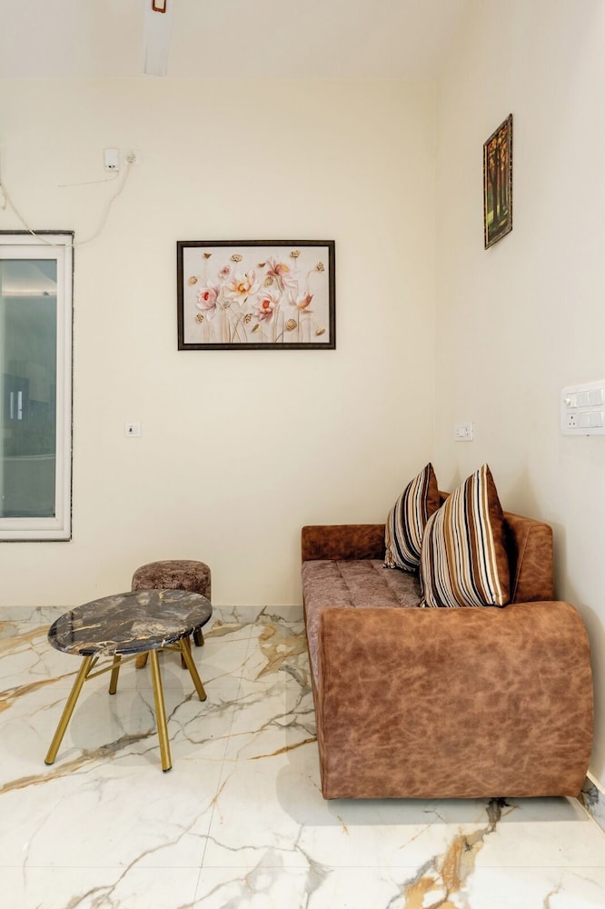 lime tree bnb pari chowk