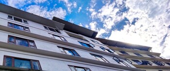 kings palace gangtok mountain view