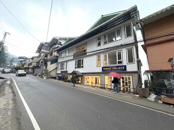 kings palace gangtok mountain view