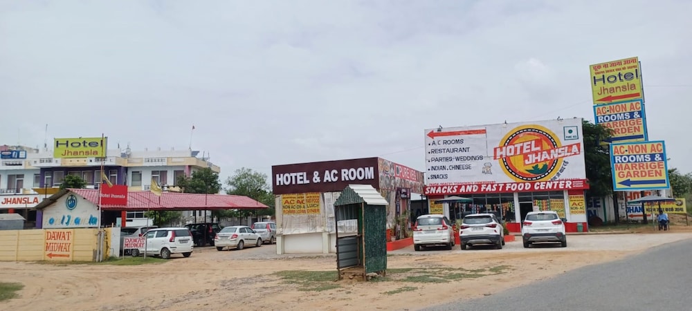 hotel jhansla by grb