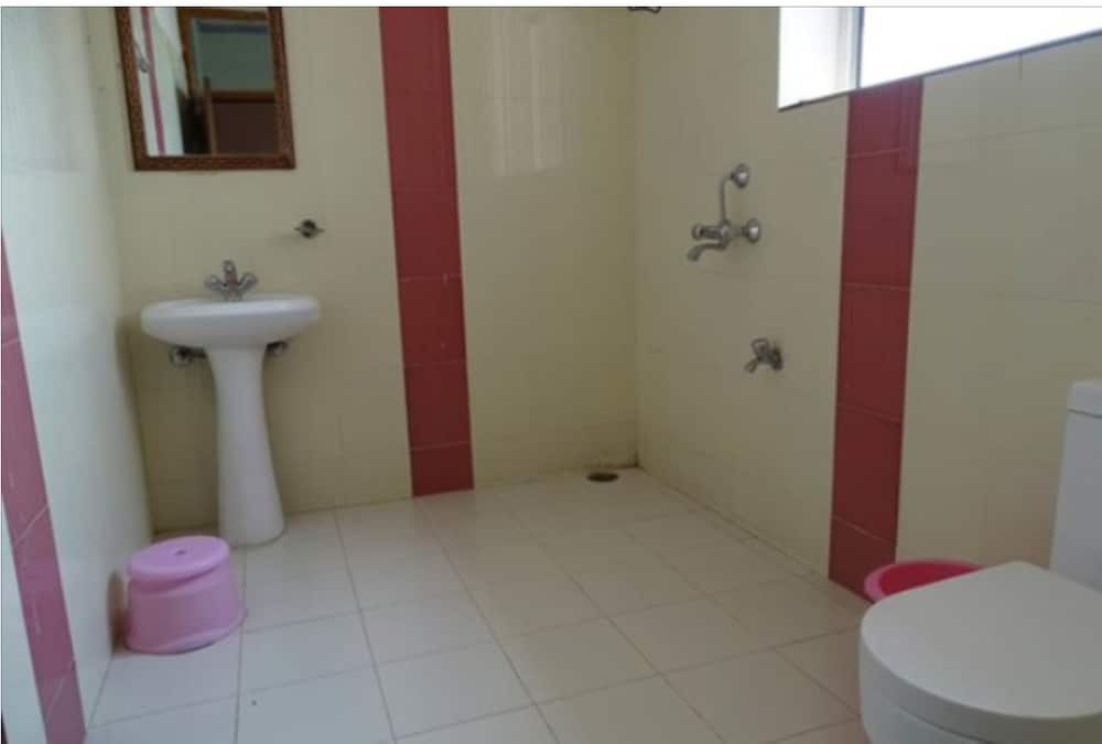 hotel jhansla by grb