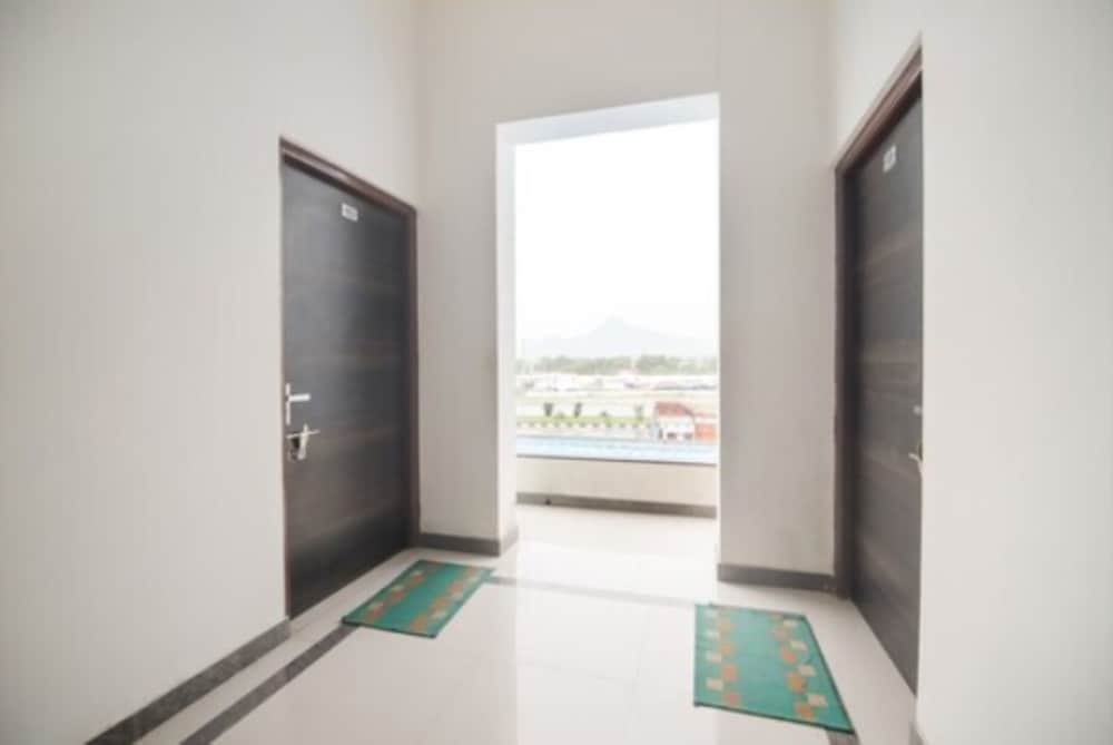 hotel jhansla by grb