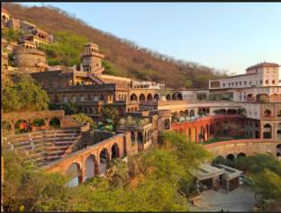 hotel jhansla by grb