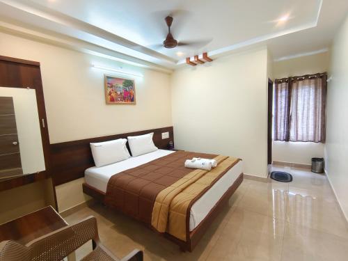 Hotel Dkr Grand,,2 star