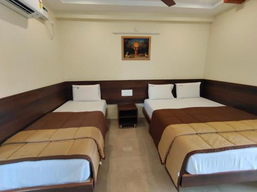 Hotel Dkr Grand,,2 star