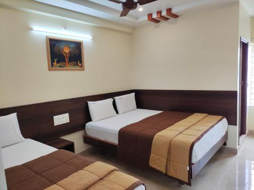 Hotel Dkr Grand,,2 star