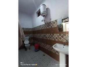 Anand Home Stay And Hotel, Phata,,4 star