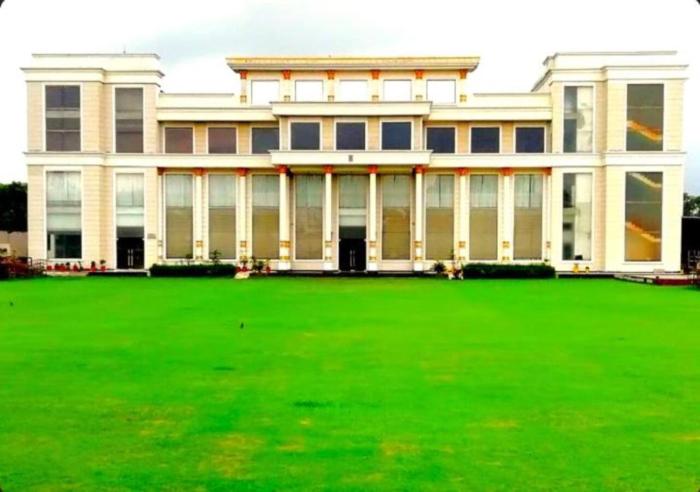 palmdale hotel and resort ambala