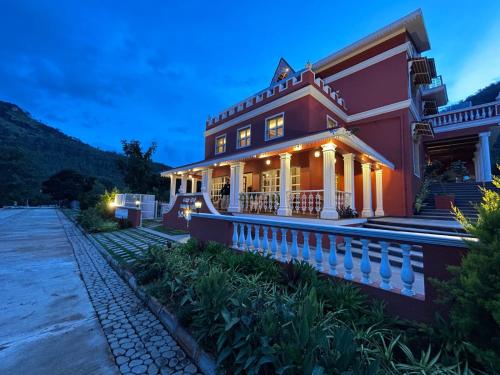 Summer House,,3 star