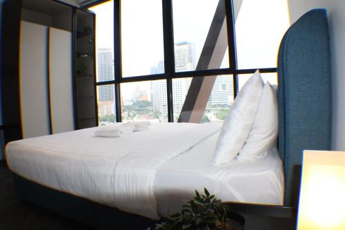 scarletz service suite klcc