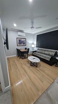 Northcott Lodge,,2 star