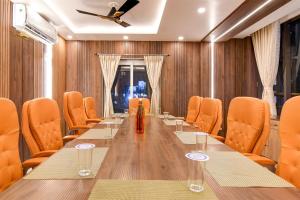 super townhouse oak bulbuli neer