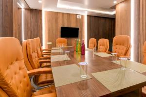 super townhouse oak bulbuli neer