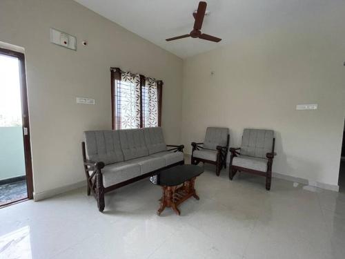 ssn home stays in tirupati near alipiri