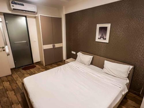 Ambition Studio Apartment At Rajhans Belliza,,3 star
