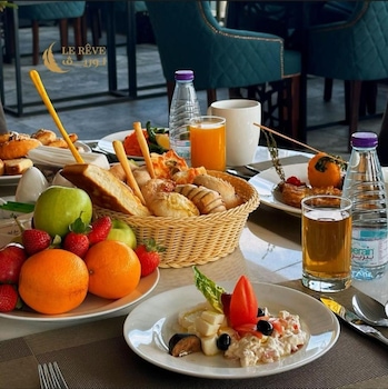 le reve hotel