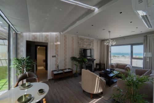 orient jewel for the serviced apartments