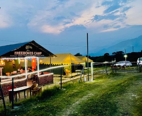 Tree Bones Camp,,4 star