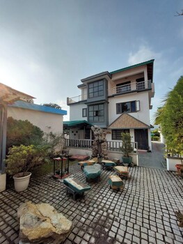 alinda house naukuchiatal by the ghaur