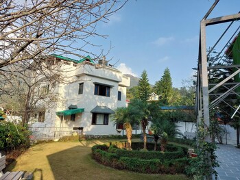 alinda house naukuchiatal by the ghaur