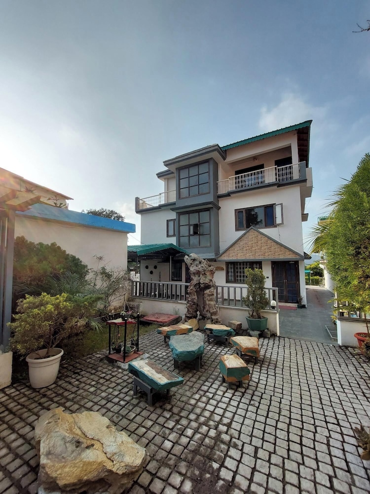 alinda house naukuchiatal by the ghaur