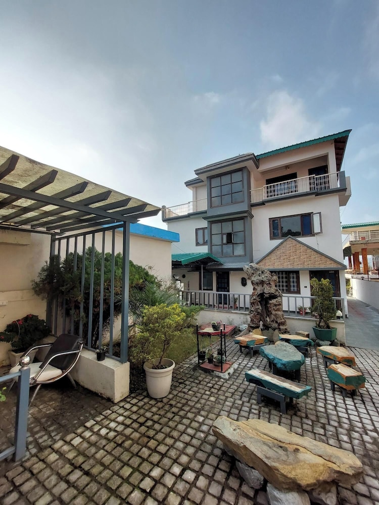 alinda house naukuchiatal by the ghaur