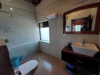 alinda house naukuchiatal by the ghaur