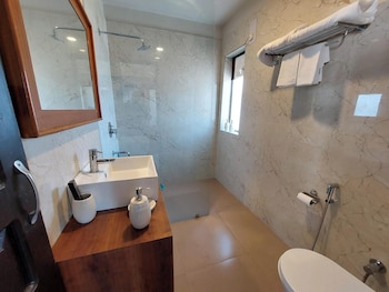 alinda house naukuchiatal by the ghaur