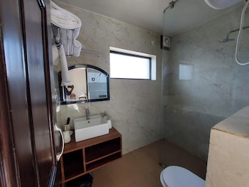 alinda house naukuchiatal by the ghaur