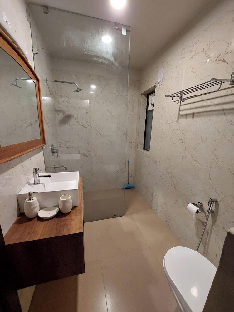 alinda house naukuchiatal by the ghaur