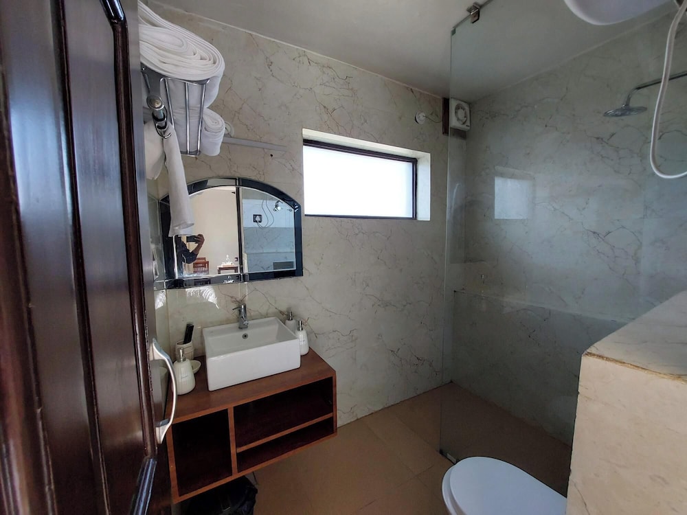 alinda house naukuchiatal by the ghaur