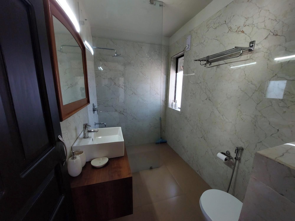 alinda house naukuchiatal by the ghaur