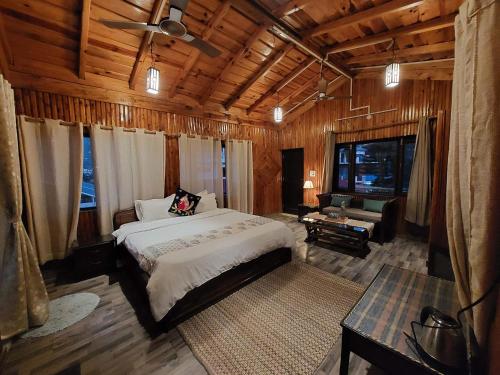 alinda house naukuchiatal by the ghaur